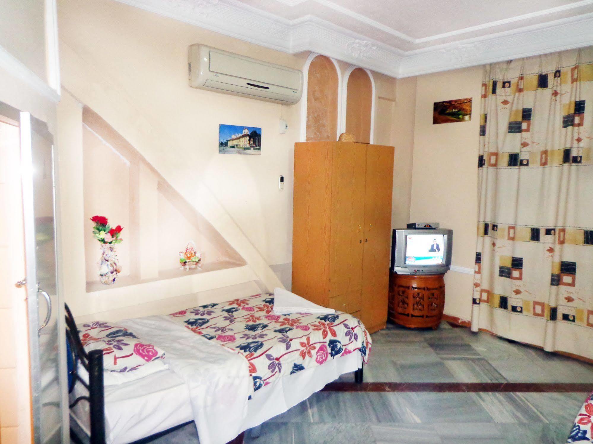 Cairwan Hotel Karak Esterno foto