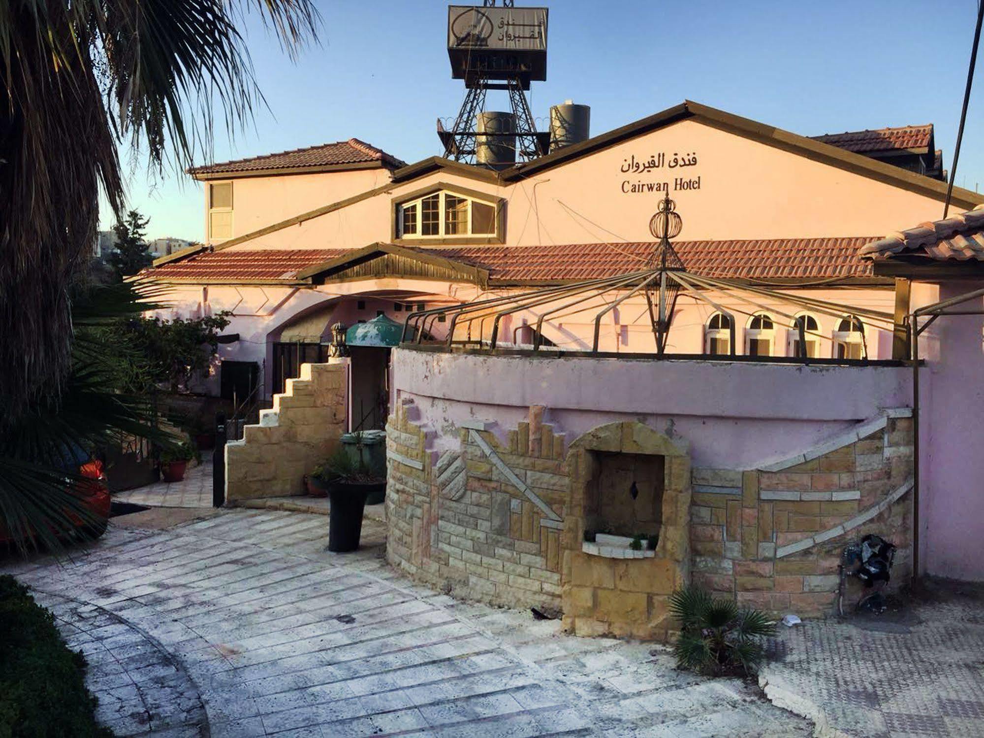 Cairwan Hotel Karak Esterno foto