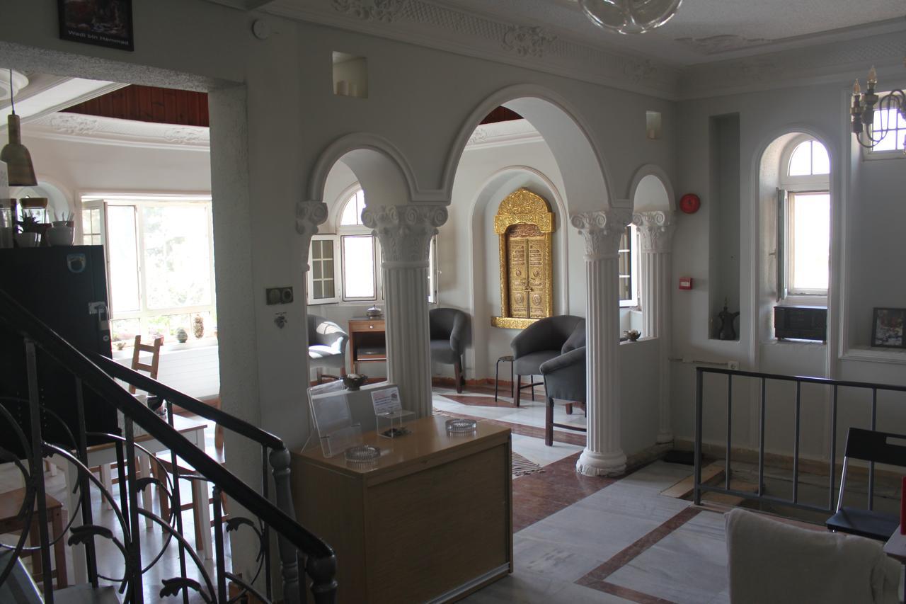 Cairwan Hotel Karak Esterno foto