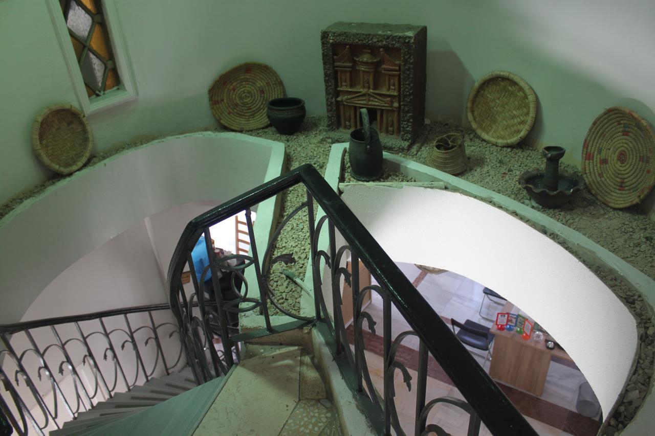 Cairwan Hotel Karak Esterno foto
