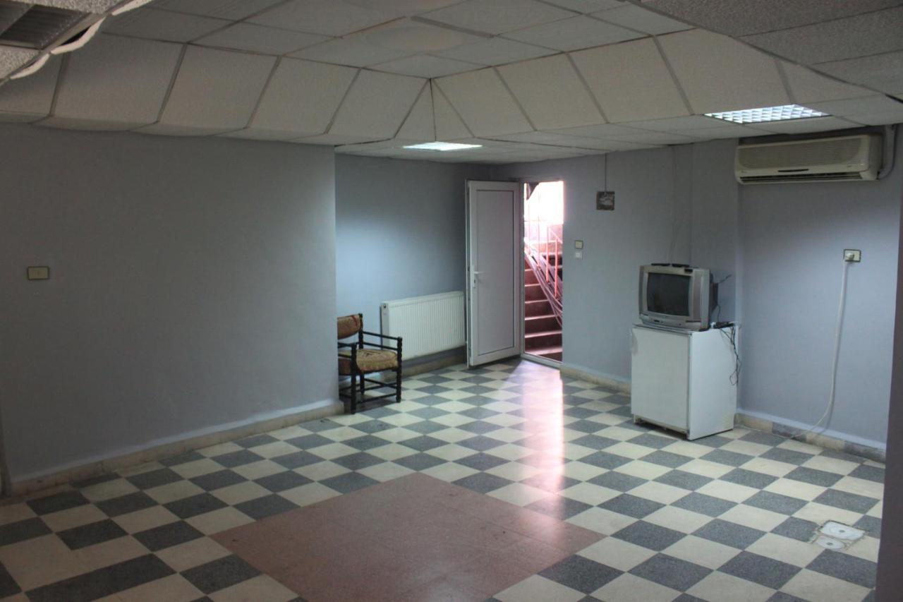 Cairwan Hotel Karak Esterno foto