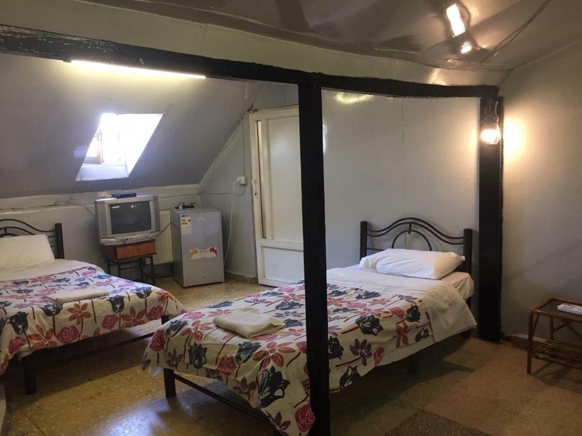 Cairwan Hotel Karak Esterno foto