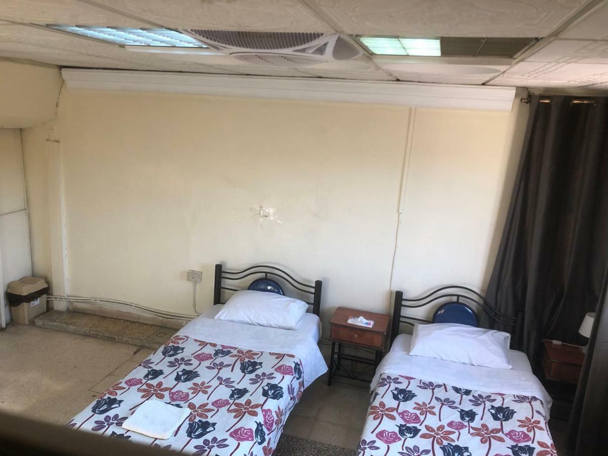Cairwan Hotel Karak Esterno foto