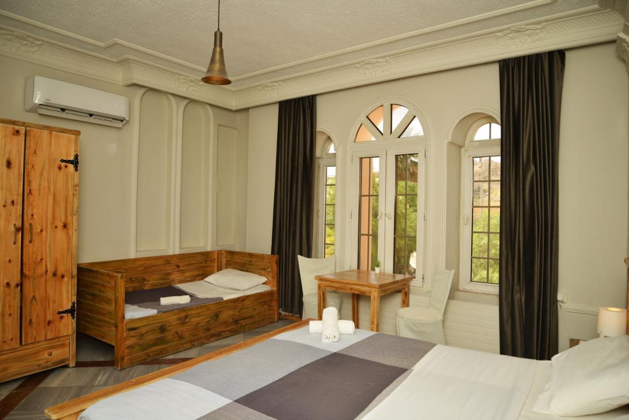 Cairwan Hotel Karak Esterno foto