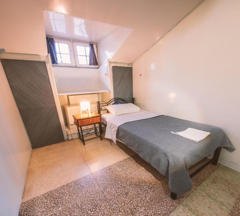 Cairwan Hotel Karak Esterno foto