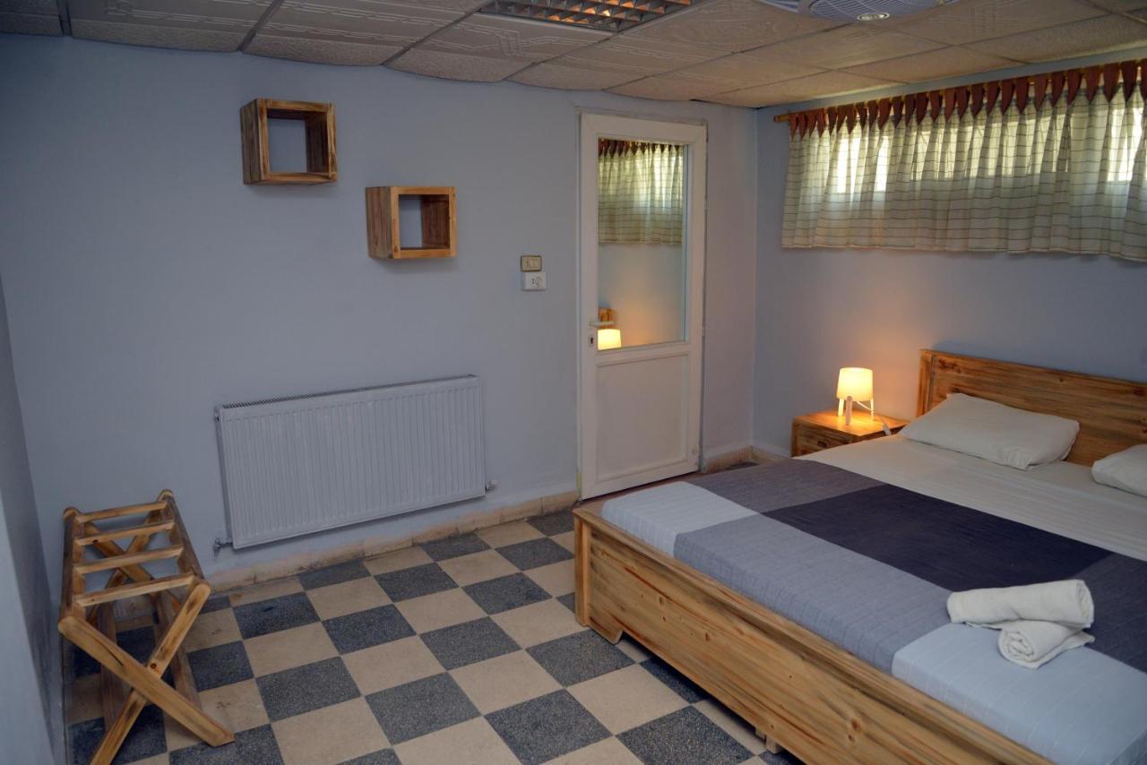 Cairwan Hotel Karak Esterno foto