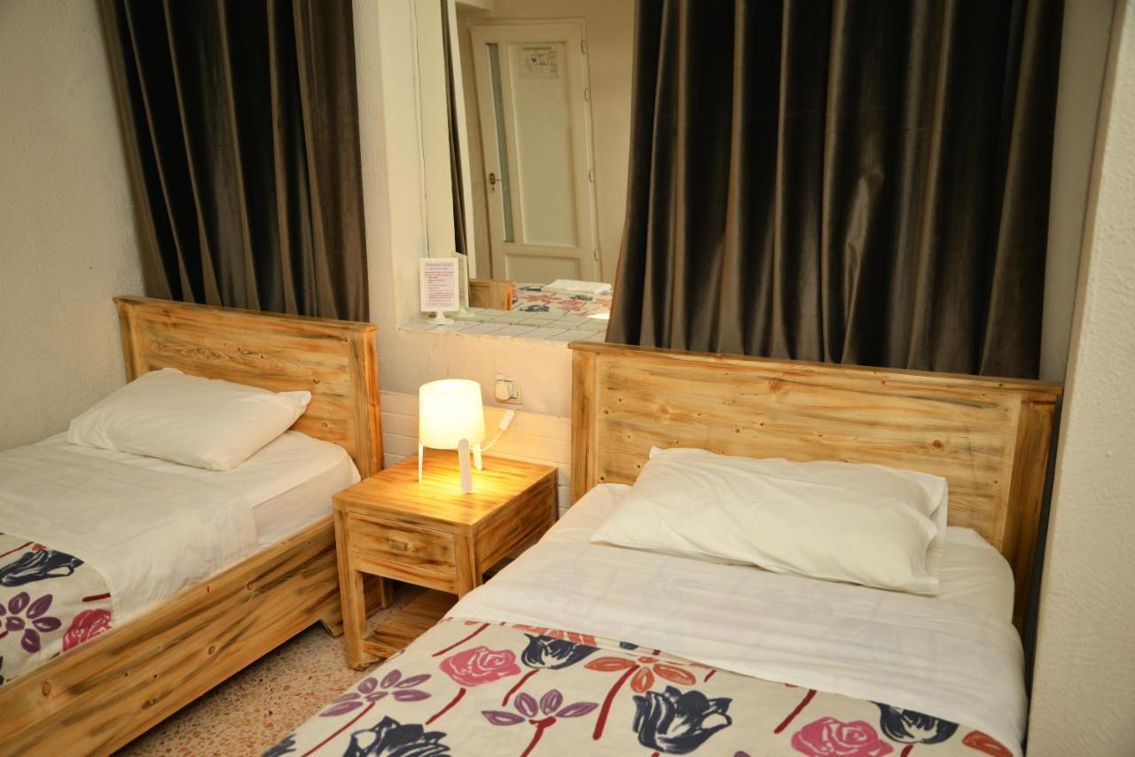 Cairwan Hotel Karak Esterno foto
