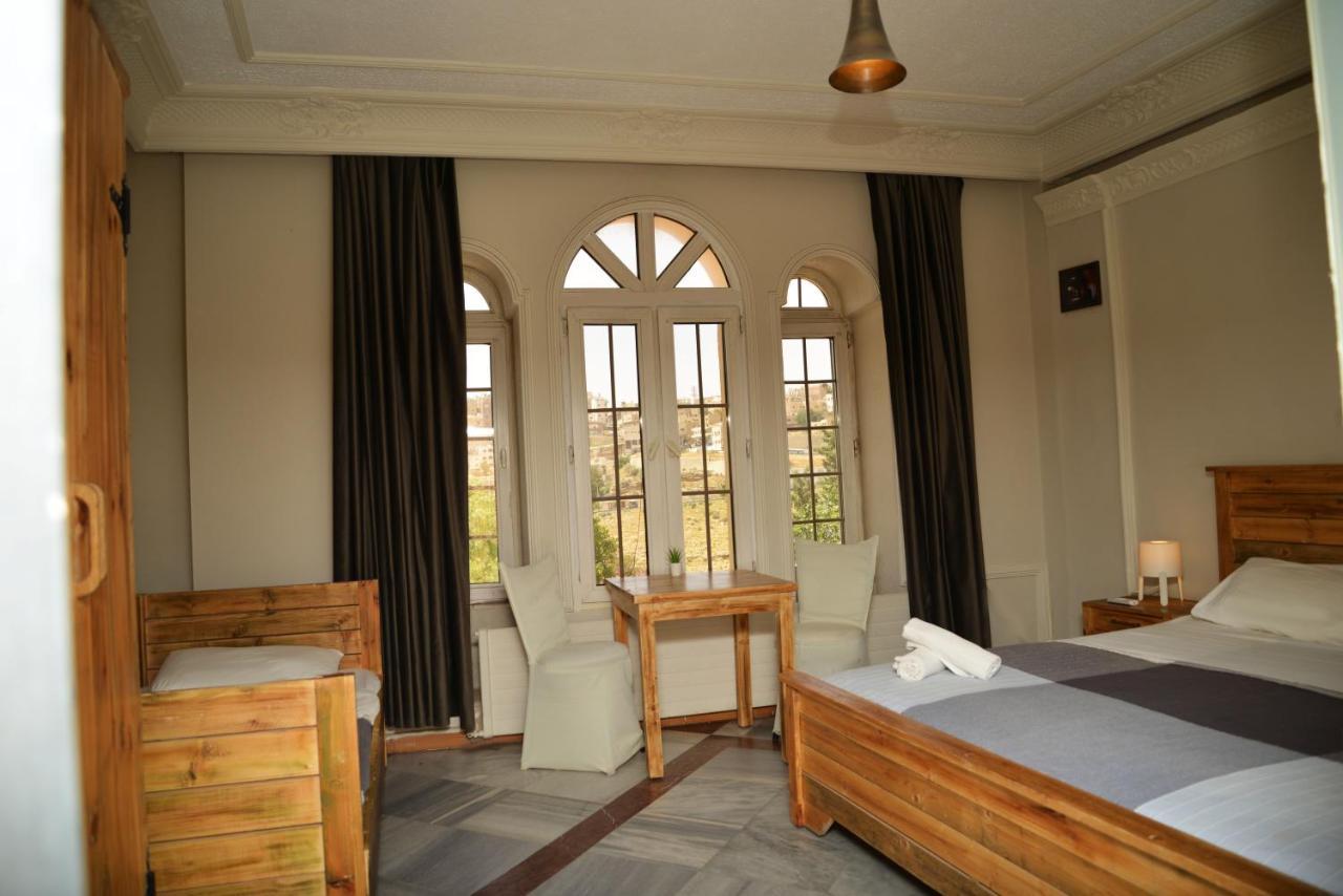 Cairwan Hotel Karak Esterno foto